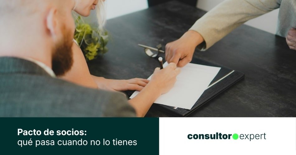 personas firmando el pacto de socios ante notario